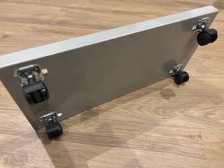 Base Ikea para PC con ruedas