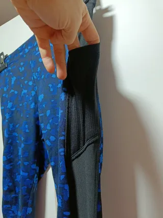 Mallas deportivas azules y negras