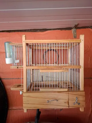 Jaula para jilguero con bebedero