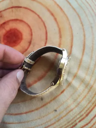 Lotus Elegante con Piedras Dorado y Blanco