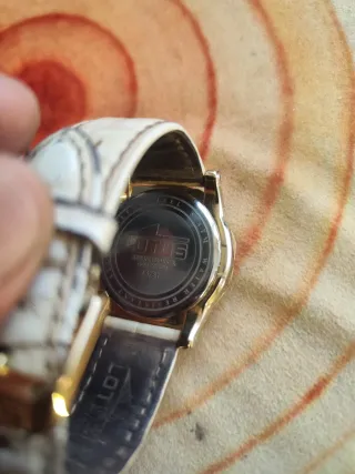 Lotus Elegante con Piedras Dorado y Blanco