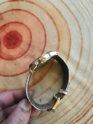 Lotus Elegante con Piedras Dorado y Blanco