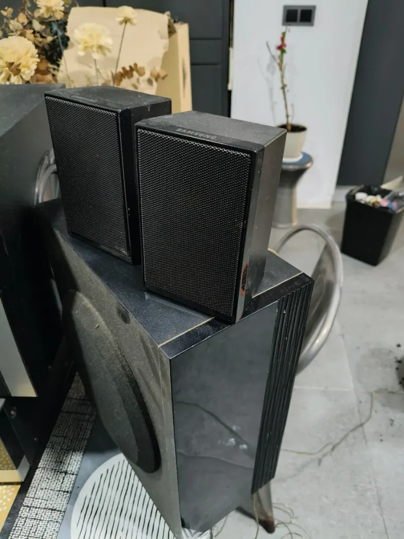 Subwoofer y Satélites Samsung Negros