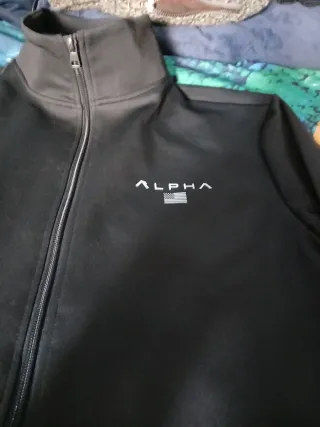 Cazadora deportiva y casual ALPHA negra