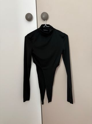 Body negro cuello alto manga larga