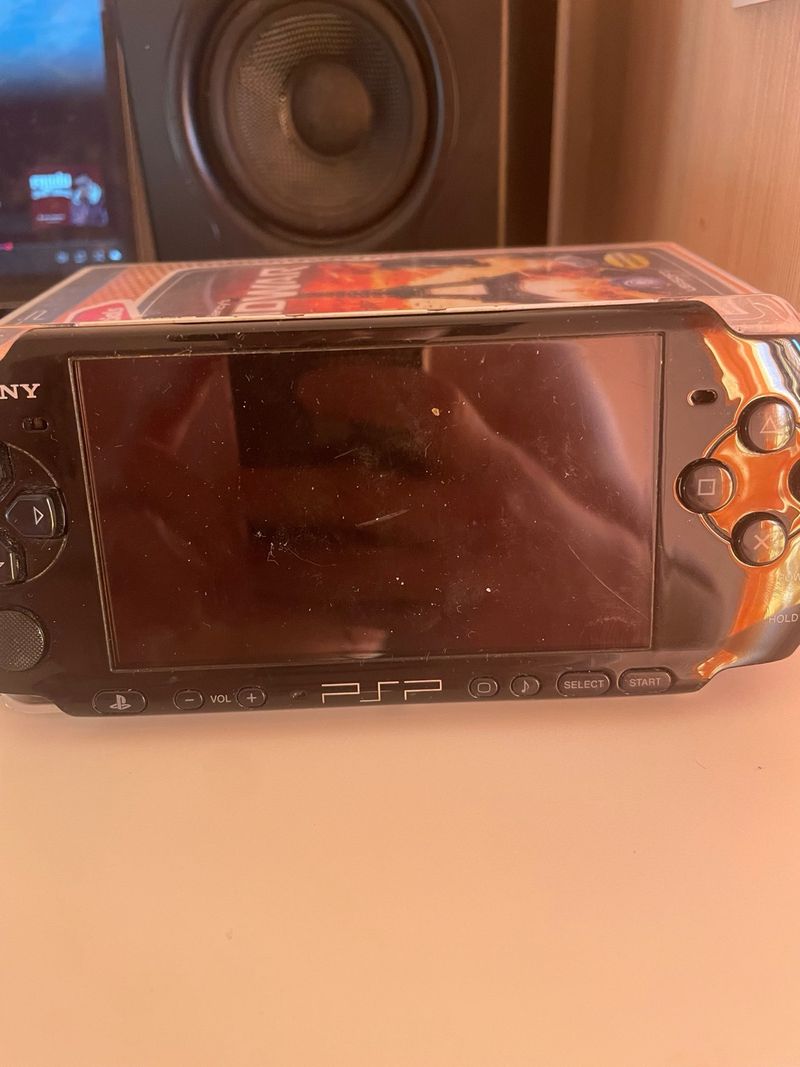 PSP Sony Negra + Juegos
