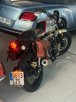 Moto UM Renegade Cruiser Marrón/Plata