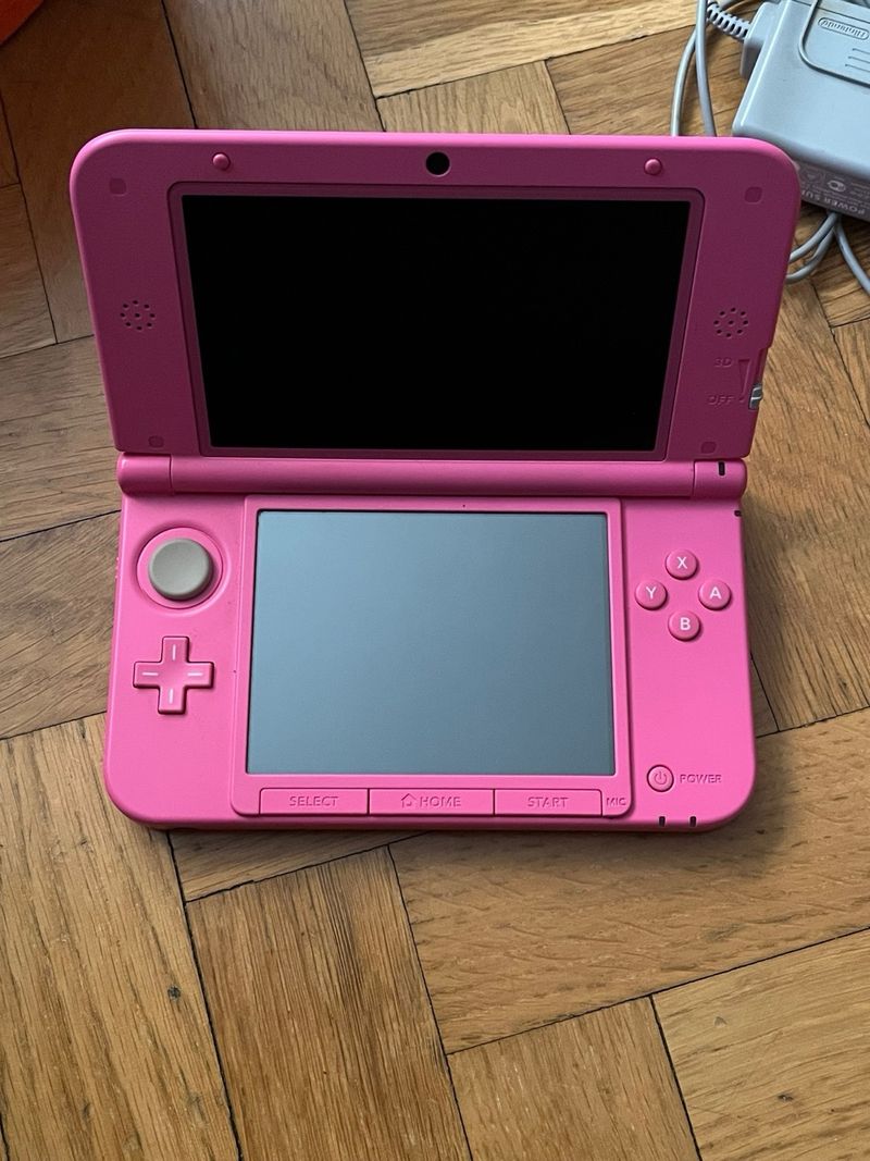 Nintendo 3DS XL Rosa + juego y Accesorios afbeelding 3
