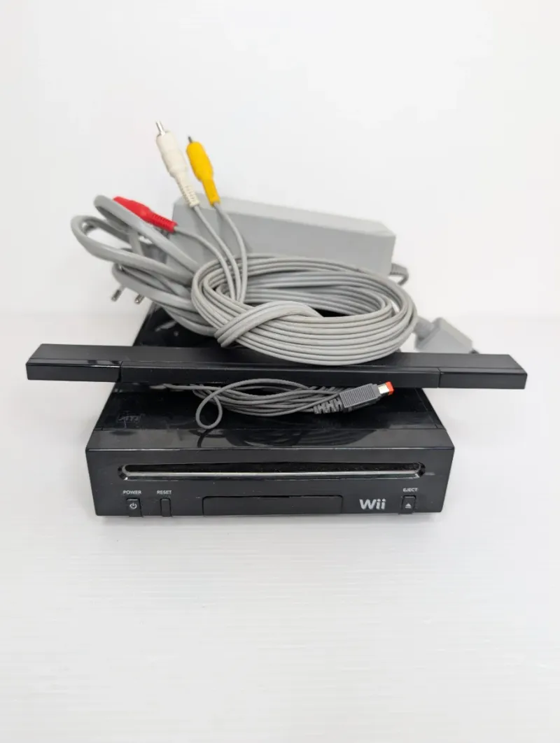 Nintendo Wii RVL-101 Negra + Cables