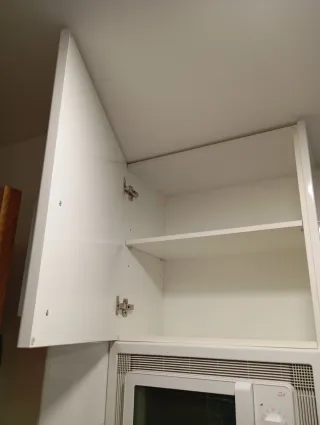 Mueble cocina colgante con rejilla microondas