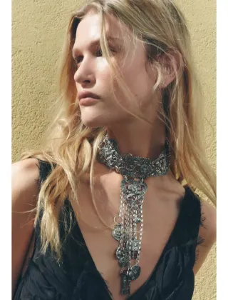 Collar Zara choker flores charms plata