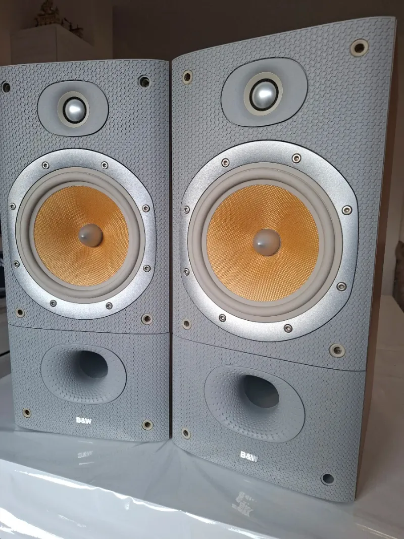 Altavoces Bowers & Wilkins Grises