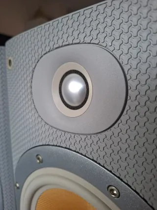 Altavoces Bowers & Wilkins 602 S3.