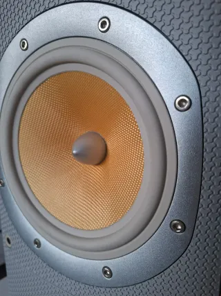 Altavoces Bowers & Wilkins 602 S3.