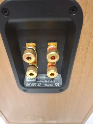 Altavoces Bowers & Wilkins 602 S3.