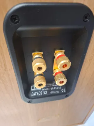 Altavoces Bowers & Wilkins 602 S3.