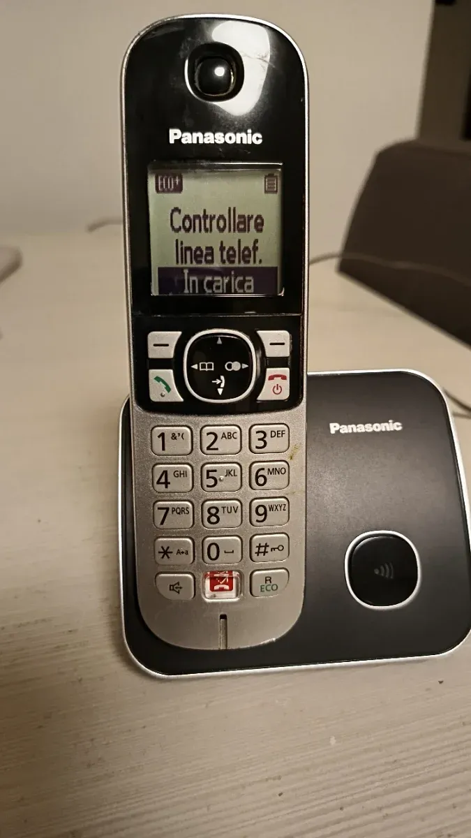 Teléfono inalámbrico Panasonic KX-TG6851 con manos libres