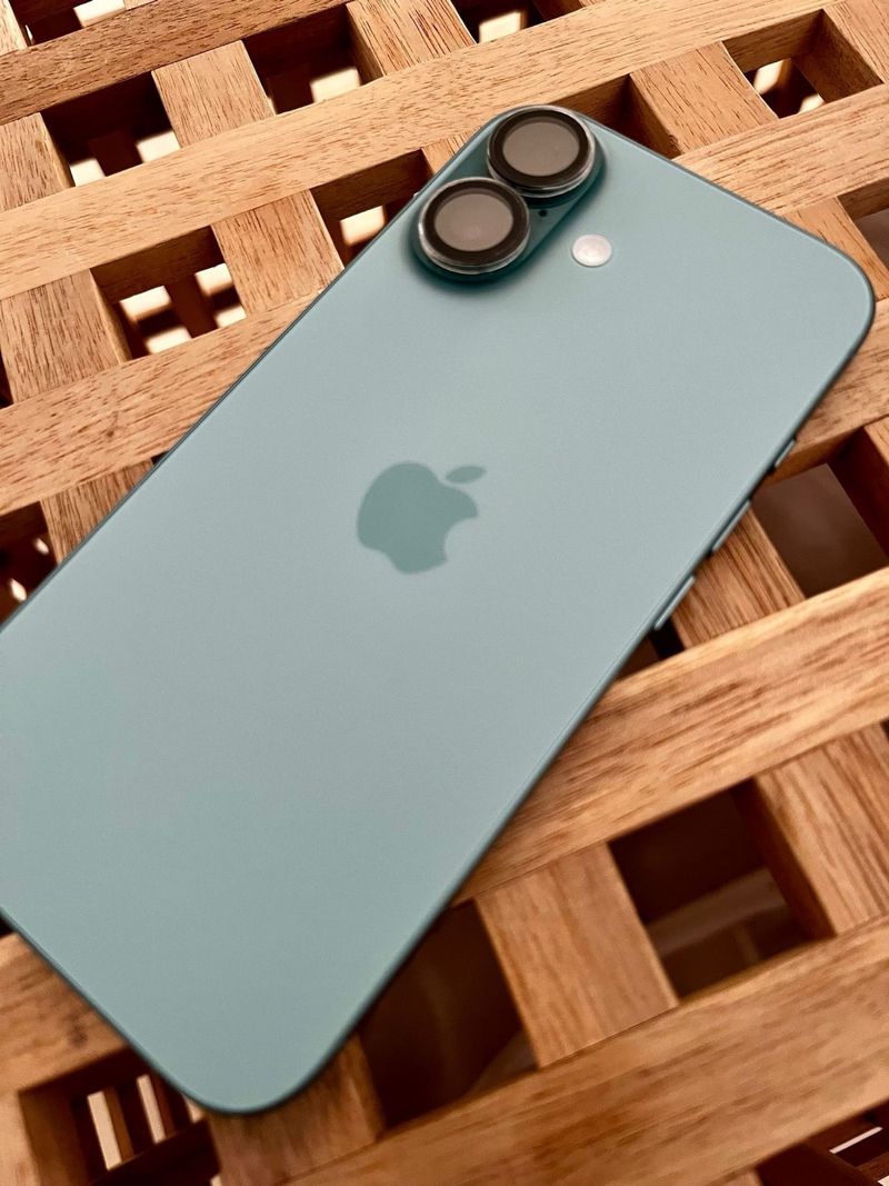 iPhone 16 128GB 100% batería.