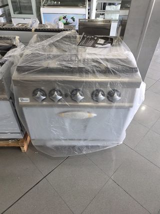 COCINA INDUSTRIAL 4 FUEGOS HORNO INCORPORADO