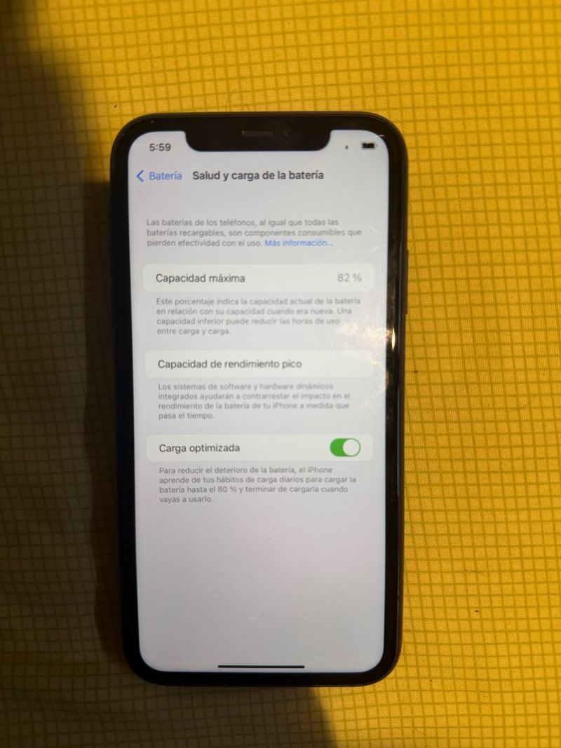 iPhone 11 Batería Salud 82%