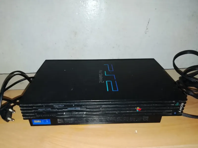 PlayStation 2 (PS2) Negra con juegos
