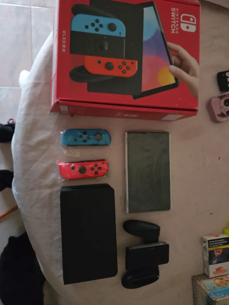 Nintendo Switch OLED Azul y Rojo