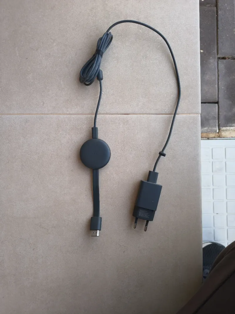 Google Chromecast con cargador