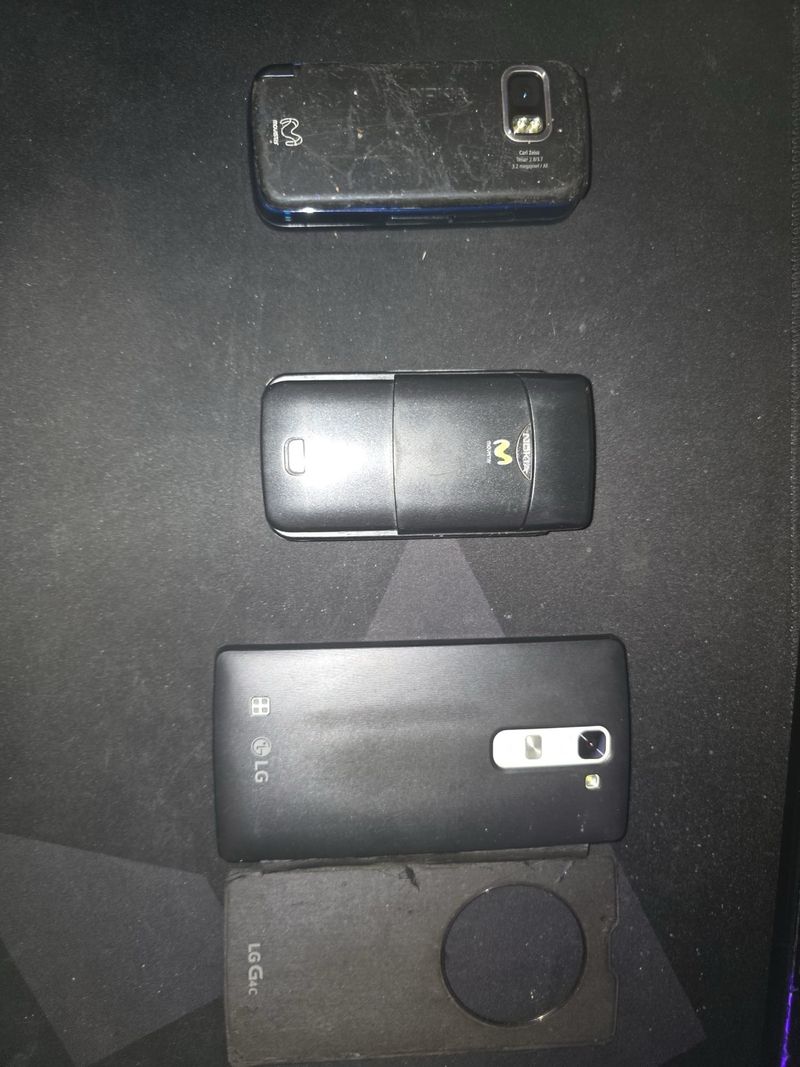 Lote 3 móviles: 2 Nokia, 1 LG (Negros)