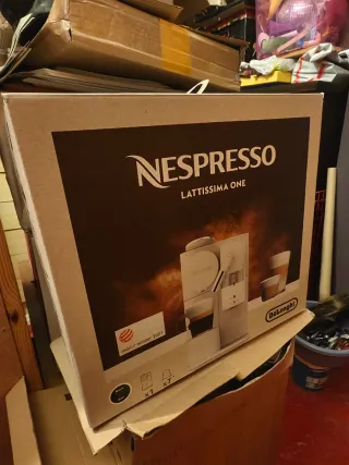 Con garantía Cafetera Nespresso DeLonghi