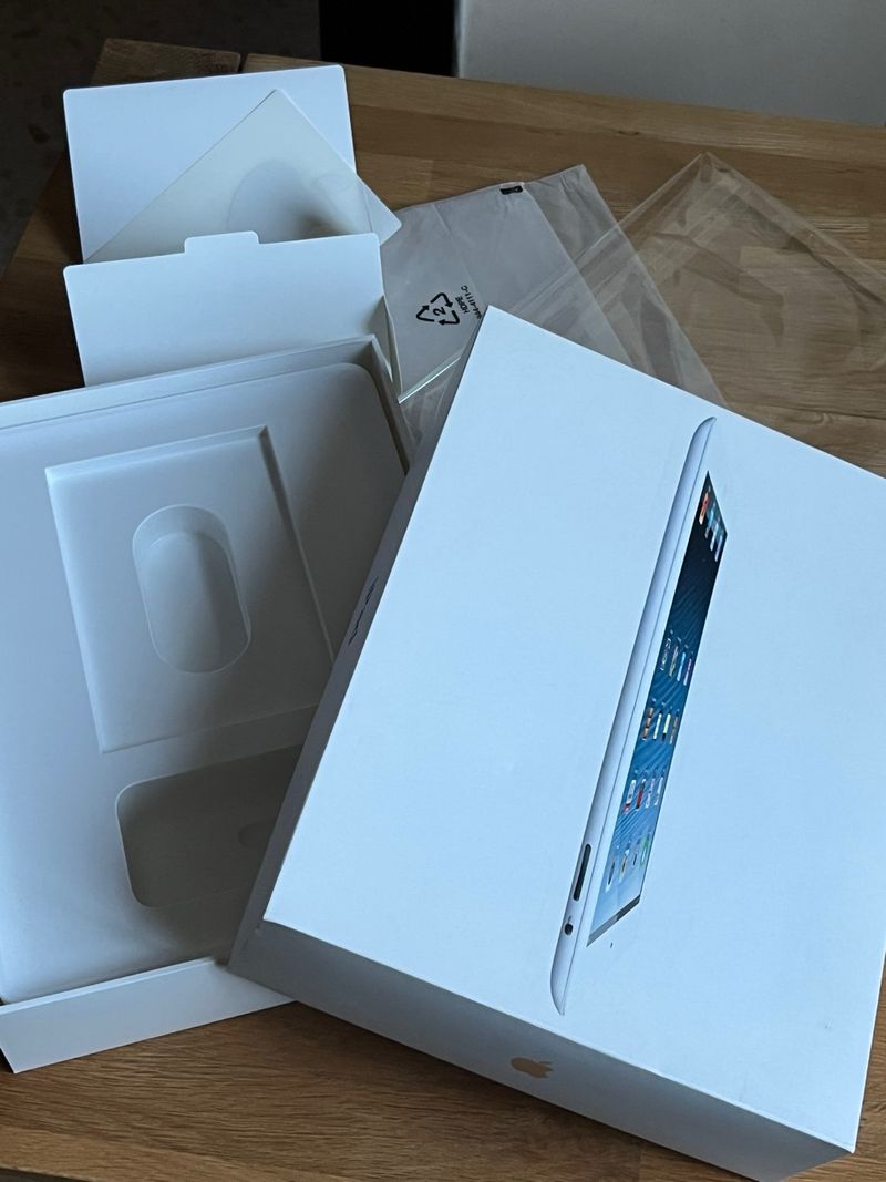 Caja iPad 16GB Blanco (sin ipad)
