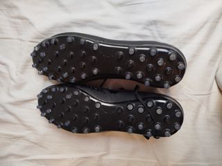 Botas de fútbol Puma Negras y Plateadas