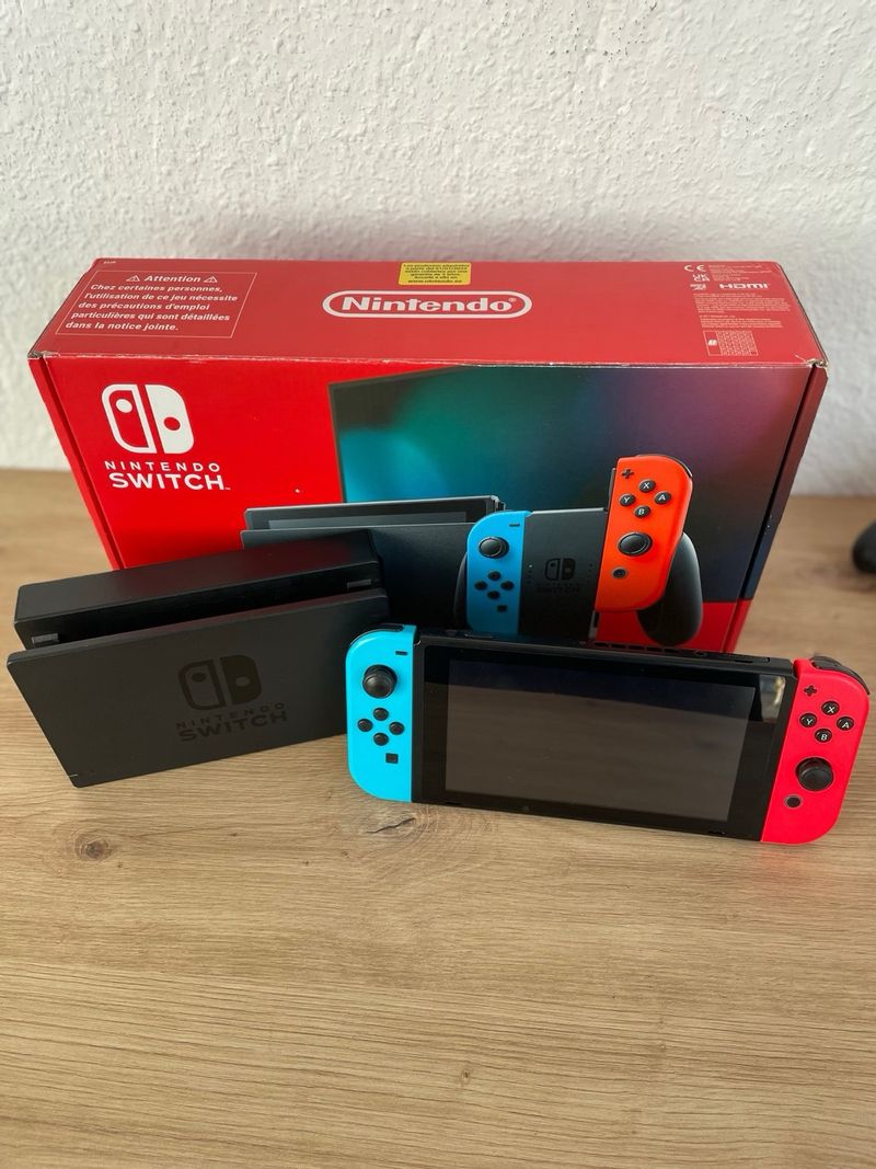 Nintendo Switch con accesorios afbeelding 2