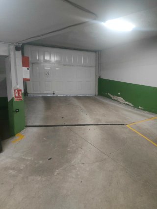 Plaza de moto en garaje cubierto - Vigo