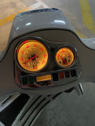 Vespa 125cc Blanca Scooter Automática