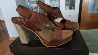 Sandalias de piel,tacón alto sin estrenar
