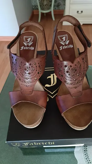 Sandalias de piel,tacón alto sin estrenar