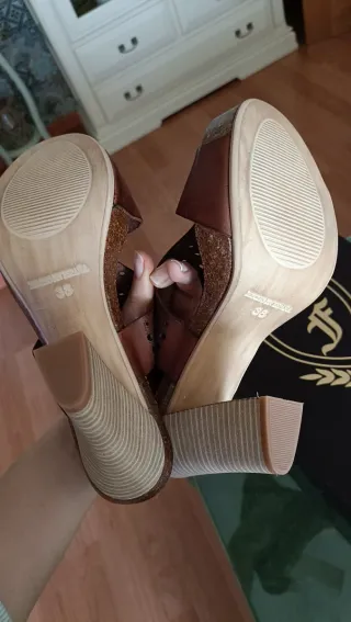 Sandalias de piel,tacón alto sin estrenar