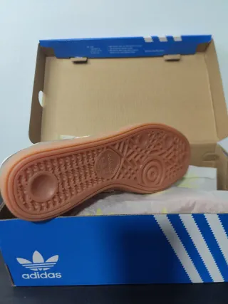 Adidas  Marrones y Blancas 40