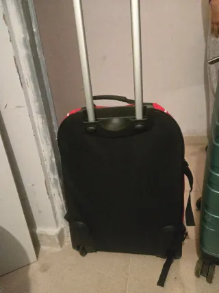 Maleta Estrella Damm con ruedas