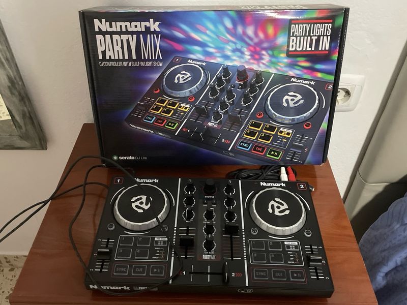 Numark Party Mix DJ Controller