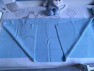 Toquilla Manta bebé azul celeste.