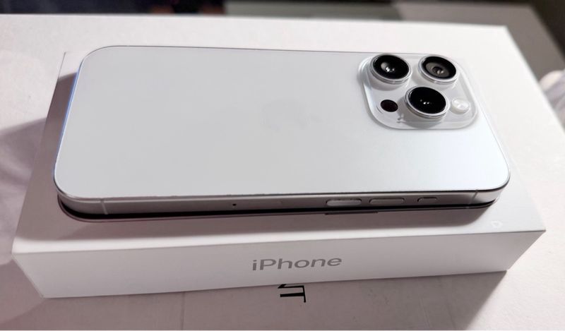 iPhone 15 Pro 128GB Titanio Blanco Caja Original afbeelding 4