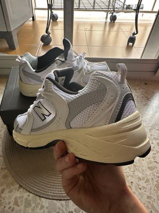 New Balance 530 Plata y Blanco Talla 38