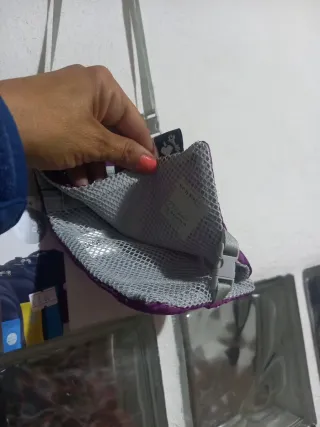 Bolso morado con cremallera