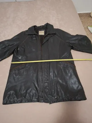 Chaqueta de piel marrón