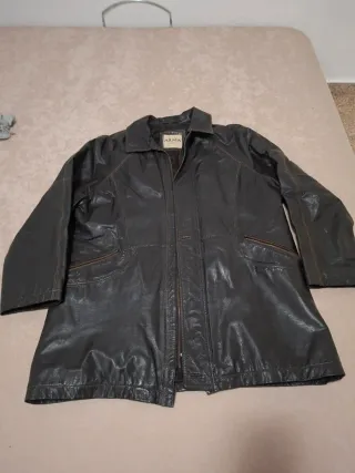 Chaqueta de piel marrón