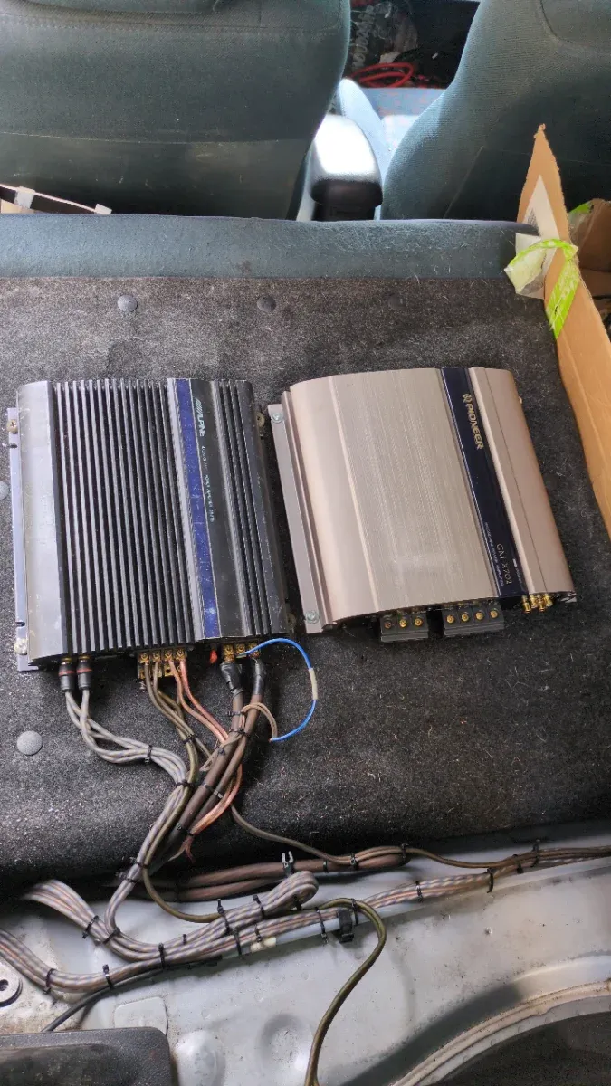 Amplificadores Alpine y Pioneer para auto