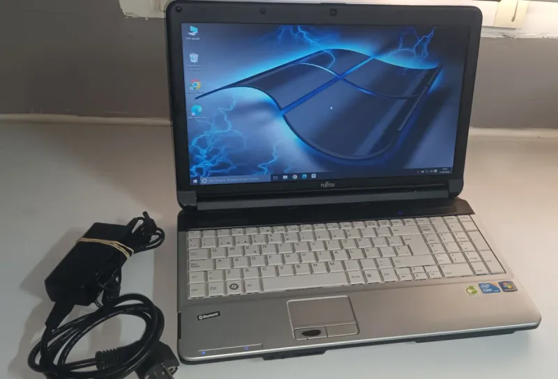 Portátil Fujitsu i3 Negro/Plateado