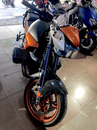 BMW 1150R Naked Negra y Naranja