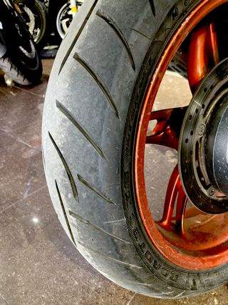 BMW 1150R Naked Negra y Naranja